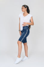 Load image into Gallery viewer, JEAN SHORTS WITH GEOMETRIC EMBROIDERY - GG989MS-BE
