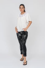 Load image into Gallery viewer, LADIES SPRING SUMMER COMFORT SQUIGGLE PRINT 7/8 PANT - 97091
